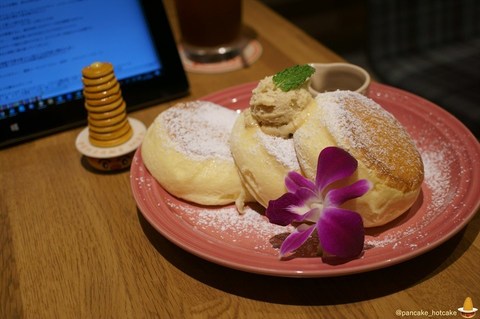 Dining & Cafe HoiHoi栄3丁目店(ダイニング&カフェ ホイホイ)至福のナチュラルパンケーキ ¥980円 パンケーキマン