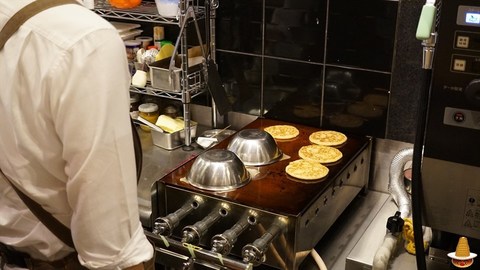 【特別編】パホケ会27<速報01>厚焼きパンケーキタワー登場♪うまうまパンケーキ!元町1丁目カフェ(大阪/なんば)パンケーキマン